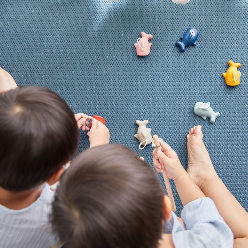 PlanToys ของเล่นไม้ 4646 Fishing Game เกมตกปลา เสริมพัฒนาการ สำหรับเด็กอายุ 3 ปี ขึ้นไป ราคา ถูกที่สุด ดีลบีเคเค แกลเลอรีภาพที่ 4