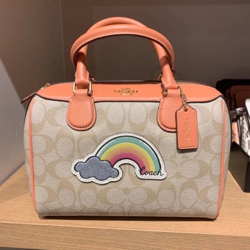 กระเป๋า COACH แท้💯% ทรงหมอน coated canvas 73122 ลาย Signature ประดับรูปสายรุ้ง น่ารัก รุ่นหายาก