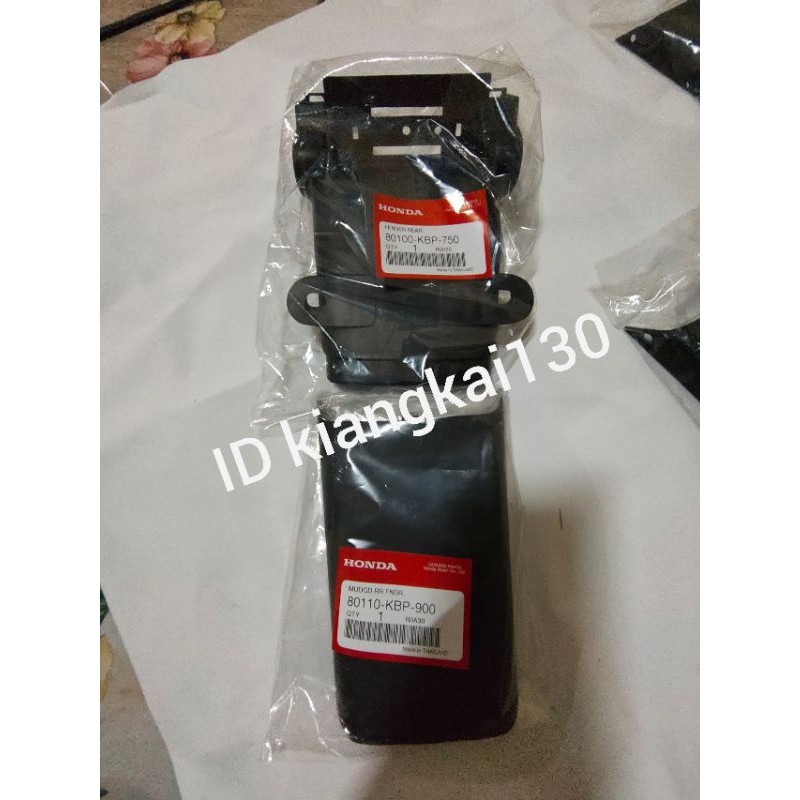 บังโคลนหลังHONDA-DASHแท้สินค้าของเเท้-ขายเป็นชุดนะครับ-1ชุดสองชิ้น80100-KBP-750