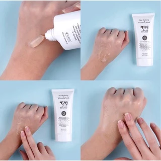 SCENTIO MILK PLUS GEL SCRUB - เซนทิโอ เจลนมขัดผิวขาว (100 ml)