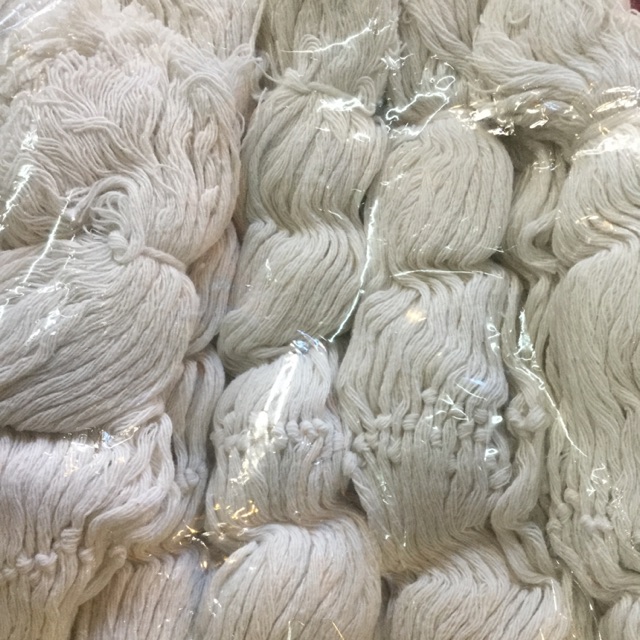 ฝ้ายผูกข้อมือสำเร็จ 1มัด มี 95-100เส้น ยาว 30 ซม. ผูกแขน สู่ขวัญ