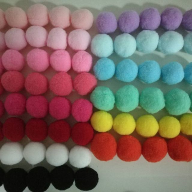 ปอม  ขนาด 3cm  และ 2cm แพคละ 75สั่งคละสีได้คะ