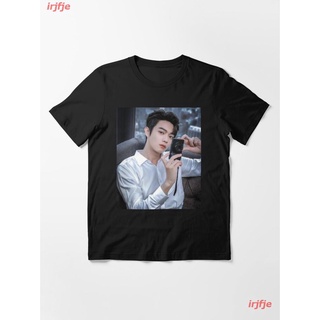 2022 Xu Kai - V9 Essential T-Shirt ผู้หญิง ดพิมพ์ลาย เสื้อยืดผ้าฝ้าย คอกลม cotton ความนิยม discount Unisex