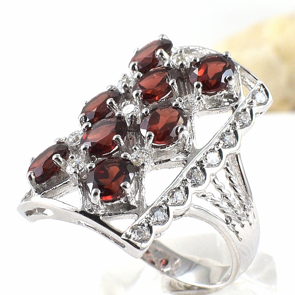 SKJewelryFactory แหวนพลอยโกเมนแท้ ตัวเรือนเงินแท้ ดีไซน์หน้าแหวนทรงสี่เหลี่ยมผืนผ้า เหมาะสวมใส่นิ้วก