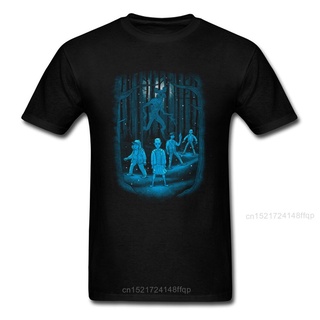 ใหม่ เสื้อยืด พิมพ์ลายการ์ตูน Darkness Lurks Stranger Things 11 Friends Horror Tv Jimcdp05Ldenpn40 สีดํา สําหรับผู้ชาย