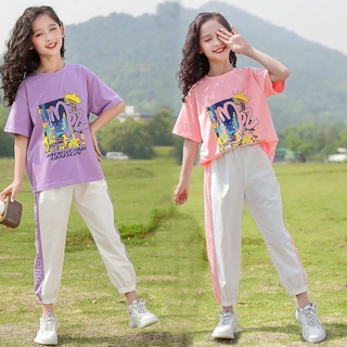 Akaki🚚สาวฤดูร้อนแขนสั้นเสื้อผ้าเด็กใหญ่ต่างประเทศกางเกงเด็กใหญ่ฤดูใบไม้ผลิเสื้อยืดตาข่ายสีแดงกีฬานักเรียนหญิงชุด