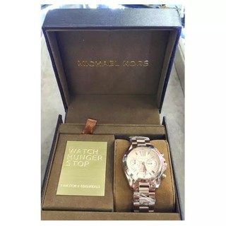 Michael Kors นาฬิกาข้อมือผู้หญิง ดีไซน์ทันสมัย สายสแตนเลสอย่างดี ของแท้ 100 % รับประกัน 1 ปีเต็ม ( Rose Gold )