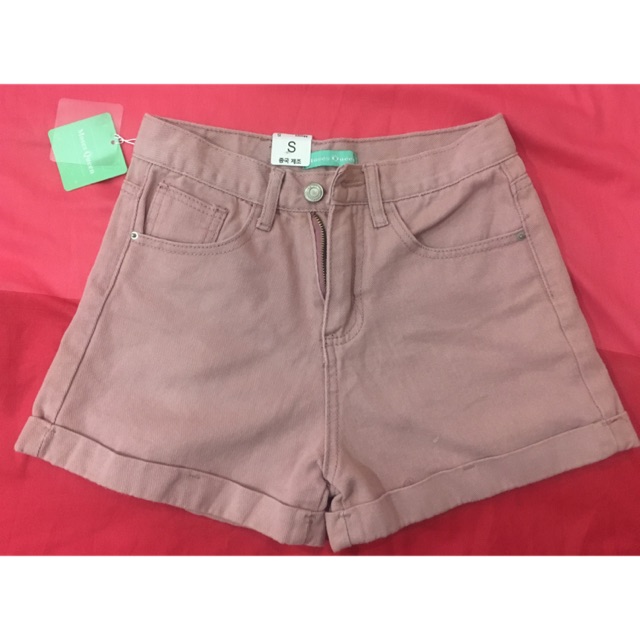 กางเกงยีนส์ขาสั้นสีชมพูมือ 1 size s เอว 25-26 สะโพก 34-35 ใส่สวยเข้าทรงดี ขายต่อ 250 บาท