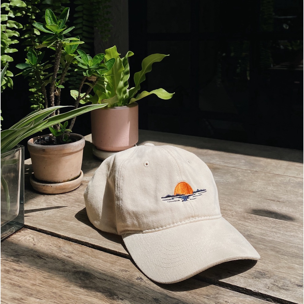 Marchmade Sunsets cap (with adjustable staps) หมวก Sunsets (มีสายปรับด้านหลัง)