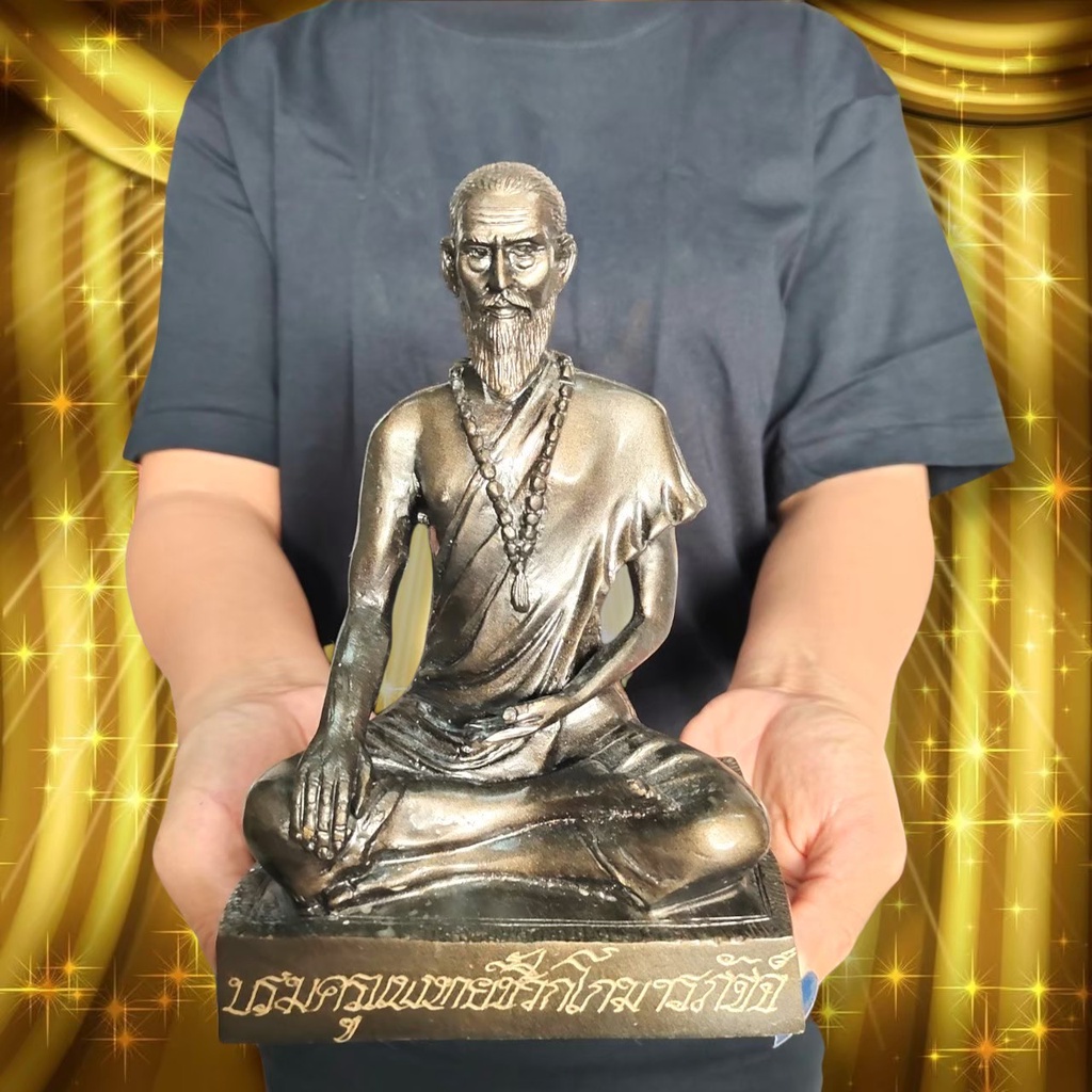 บรมครูปู่ฤาษีชีวกโกมารภัจจ์ จัดสร้างโดยสมาคมแพทย์ (กว้าง5นิ้ว สูง8นิ้ว)เนื้อโลหะรมดำ ท่านเป็นบรมครูแห่งหมอยาทั้งหลาย