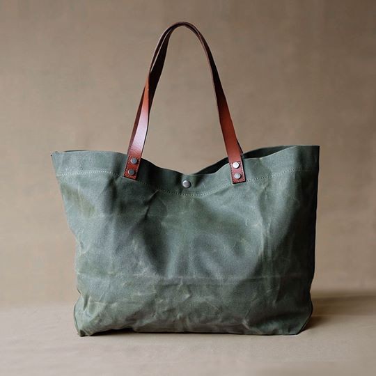 PHUMM กระเป๋าสะพายข้างผ้าแคนวาส รุ่น VALLEY สี GREEN ARMY