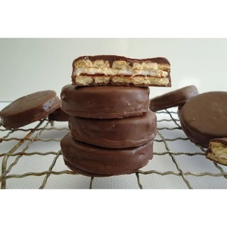 Wagon Wheels Jammie – Chocolate, Marshmallow & Raspberry Jam Biscuits (6 Pack) 220g