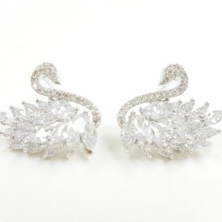 (สินค้าพร้อมส่งค่ะ) Swan Earring by ต่างหูหงส์ปีกเป็นเพชรเม็ดข้าวสาร CZ