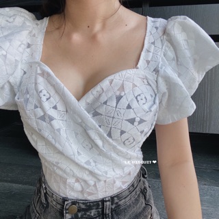‼️พร้อมส่ง‼️ รุ่นนี้เรคคอมเมนค่ะ สวยมากกกก เสื้อแขนตัดระบาย แต่งไขว้หน้าอก สมอคเอวด้านหลัง