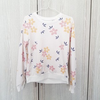 floral sweater♥ ลายดอกไม้น่ารักค่ะ