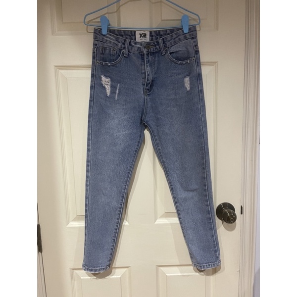 กางเกงยีนส์เอวสูง เอว 27 นิ้ว สะโพก 34-35 นิ้ว ยาว 34 นิ้ว