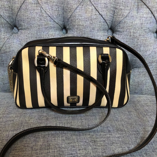 moschino bag ของแท้ กระเป๋าสะพายข้าง