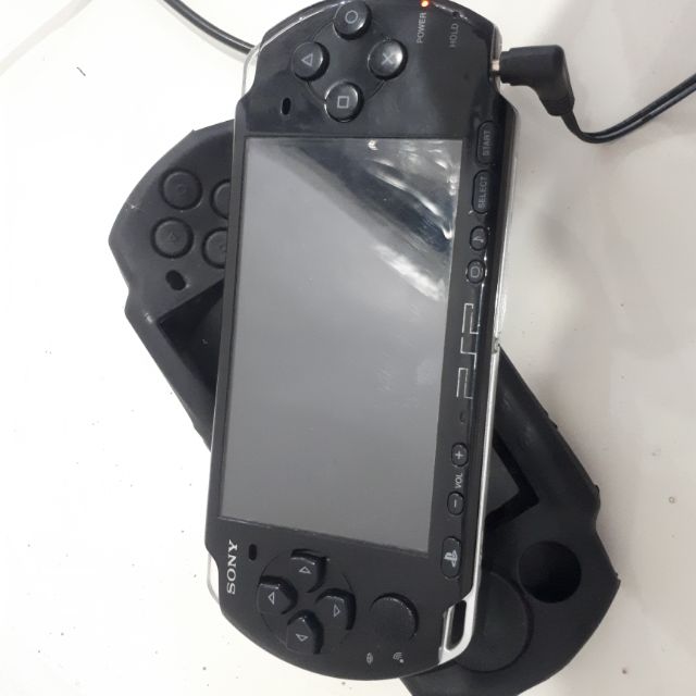 (ด่วน)PSPรุ่น2000 มือสองสภาพดี เเถมสายชาร์จเเบต