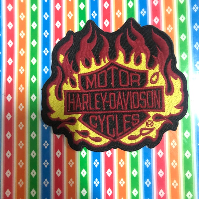 อาร์มติดเสื้อ Patch รีดกับเสื้อผ้า