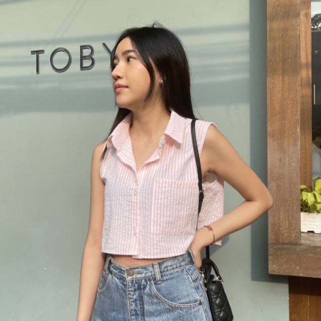 Sleveless crop shirt - rove.officials 🤍
