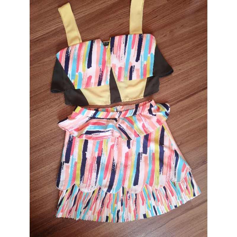 เสื้อครอป Lyn Around💥กระโปรง 💥Lyn Around ส่งต่อ