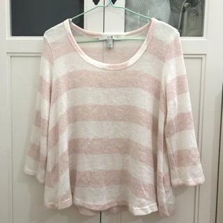 เสื้อริ้วขาว ชมพู ผ้า knit จาก XXI Forever 21