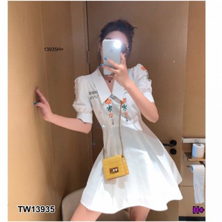 👗Pfashion [ส่งไว!!🚛] P13935 เดรสคอปกแขนตุ๊กตาอกปักดอกไม้