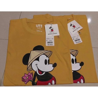 MEN เสื้อแขนสั้น MICKEY STANDS UTสวมใส่สบายสีสันสดใสใส่แล้วหล่อในแบบคุณใส่อยู่บ้านก็สบายใส่เที่ยวก็ดีเหมาะสำหรับวันสบายๆ