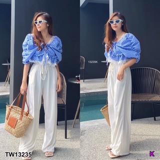 TW13235  Set 2 ชิ้น เสื้อครอป เชือกผูกด้านหน้าอก ผ้าทอลายสก็อตแต่งขอบลูกไม้รอบตัว + กางเกงสีขาวทรงขากระบอกผ้าร่อง