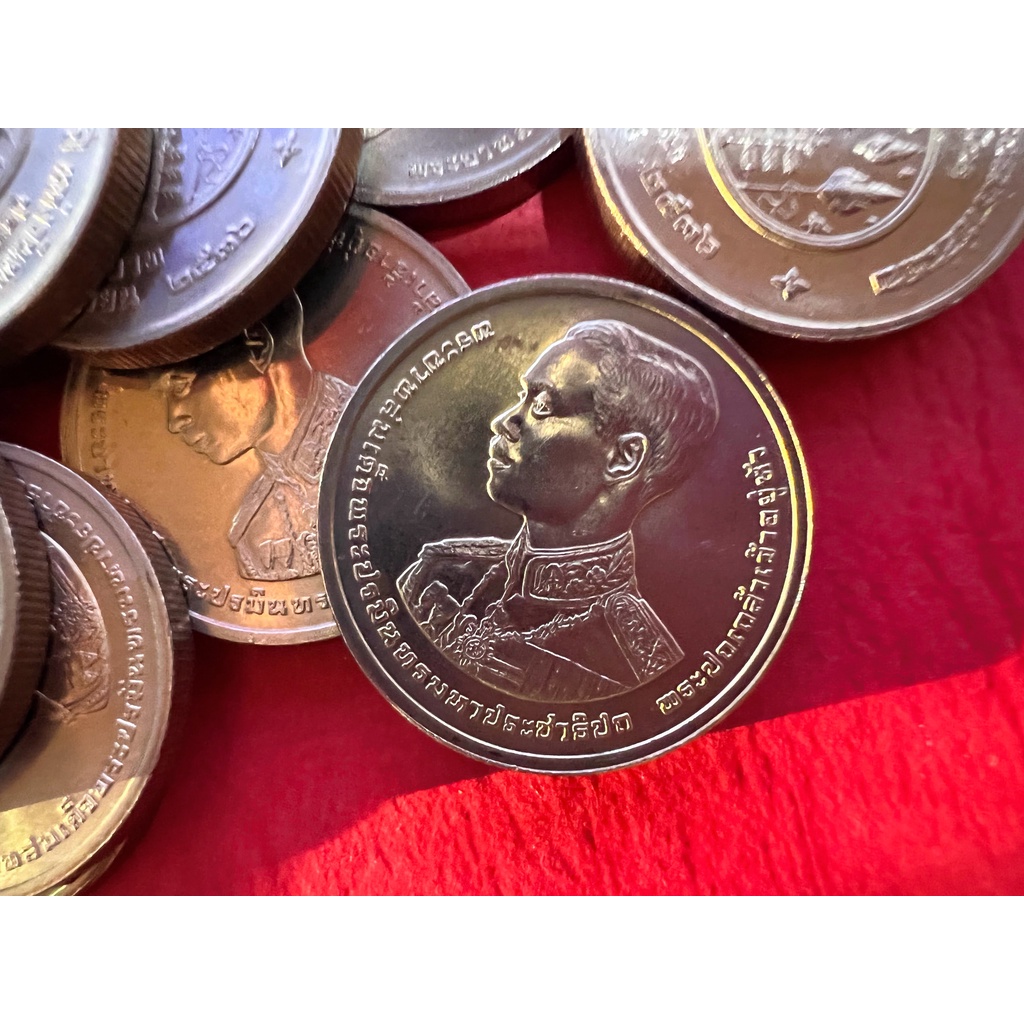 เหรียญ 2 บาท 100 ปี พระบาทสมเด็จพระปกเกล้าเจ้าอยู่หัว รัชกาลที่ 7 สภาพไม่ผ่านใช้ UNC(ราคาต่อ 1 เหรียญ พร้อมใส่ตลับใหม่)