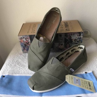 รองเท้า TOMS  olive canvas (outlet) สีเขียวมะกอก