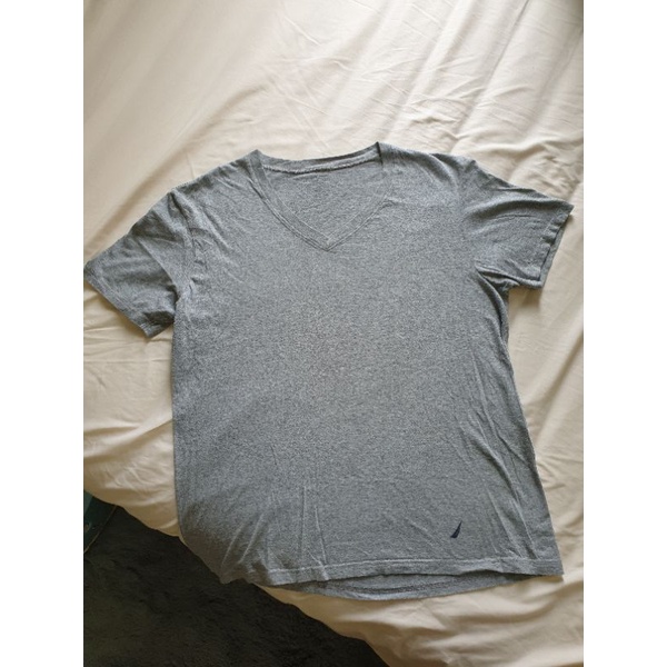 เสื้อยืดคอวีแบรนด์ Nautica สภาพดี