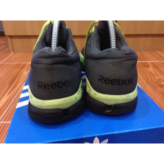 รองเท้ามือสองของแท้ Reebok ไซส์ 41