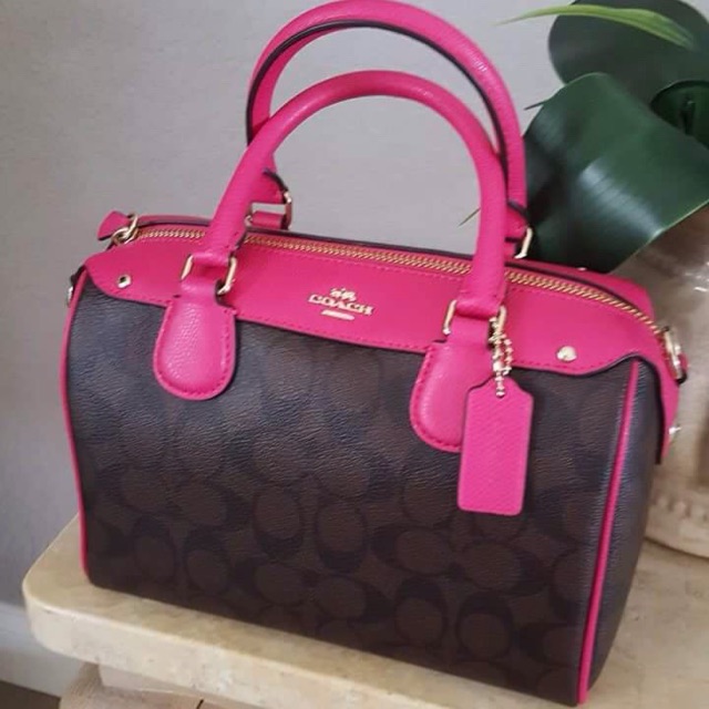 แท้ มีโค้ดลด100บาท# Coach รุ่น MINI BENNETT ขนาด 9 (L) x 6 1/2 (H) x 5 (W) ซิปบน มีสายยาว