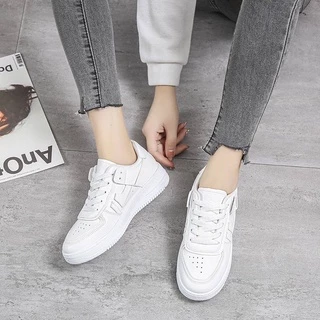 รองเท้าผ้าใบ รองเท้าผ้าใบ สีขาว หนังเทียม หนังนิ่ม น้ำหนักเบา สวมใส่สบาย ดีไซน์เก๋ มีรูระบายอากาศ H559