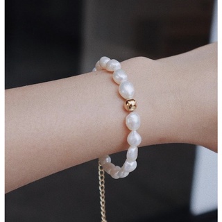 [พร้อมส่ง] สร้อยข้อมือ Pearl and gold bracelet (ห่อของขวัญฟรี)