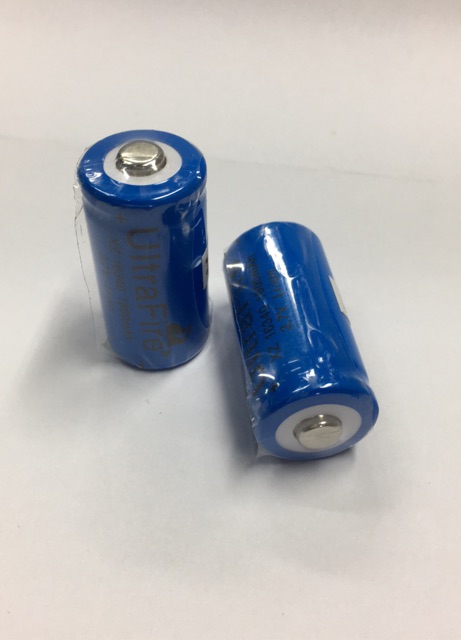 ถ่านชาร์จ16340 3.7V 1800mAh UltraFire 2ก้อน พร้อมแท่งชาร์จ1อัน