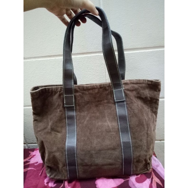 กระเป๋าถือ สะพายไหล่ ผ้าลูกฟูกแบรนด์ giordano มือสอง