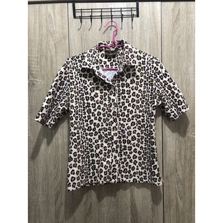 เสื้อลายเสือผ้าหนาแขนสั้น