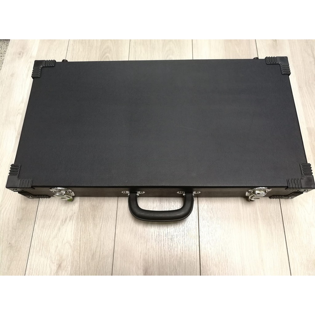 กล่องใส่มัลติBoss GT-100, Line6 HD-500X,Korg Ax3000G,Zoom สามารถดัดแปลงใส่ก้อนได้ทุกยี่ห้อ แข็งแรง ท