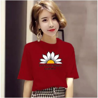 Womens colorful short sleeve t-shirt with daisy print