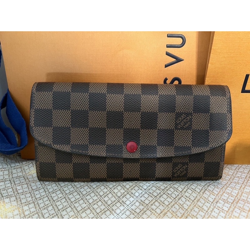 LV Emillie wallet (Used)