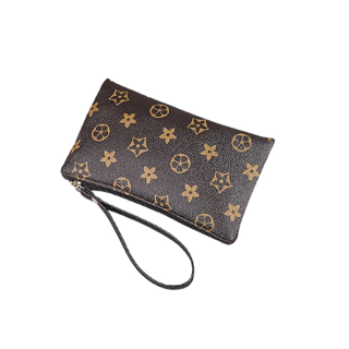 โปรโมชั่น : ✨ลด 20% โค้ด MHB55LT✨ 𝑬𝑽𝑬 กระเป๋าถือใบยาว ลายหลุยส์ mickey mouse E-093