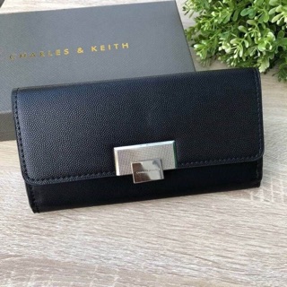 แท้💯%   CHARLES &amp; KEITH  WALLET.