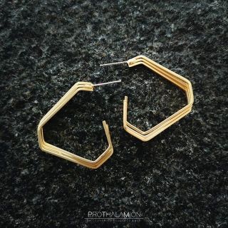 Classy Triangle Gold Earrings : ต่างหู ตุ้มหู ต่างหูห่วง สามเหลี่ยม ลบมุม สีทอง