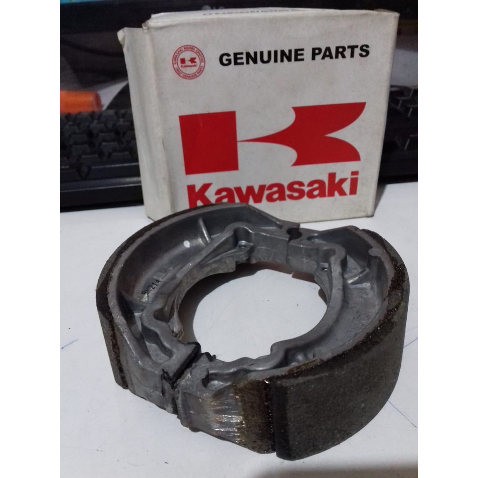 ผ้าเบรค PIRODO REAR DRUM KAZE R SMASH SHOGUN TORNADO SATRIA ZX130 ZX 130 RC100 TVS NEO P0712.D001 ต้