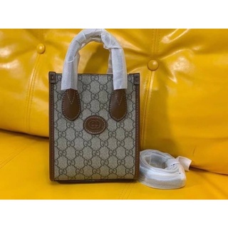 กระเป๋าถือและสะพาย Mini Tote Bag พร้อมส่งค่ะ งานสวยตรงปก (no box) หญิงใช้ง่าย ชายใช้ดีคะ ขนาด 6.5x8 นิ้วค่ะ