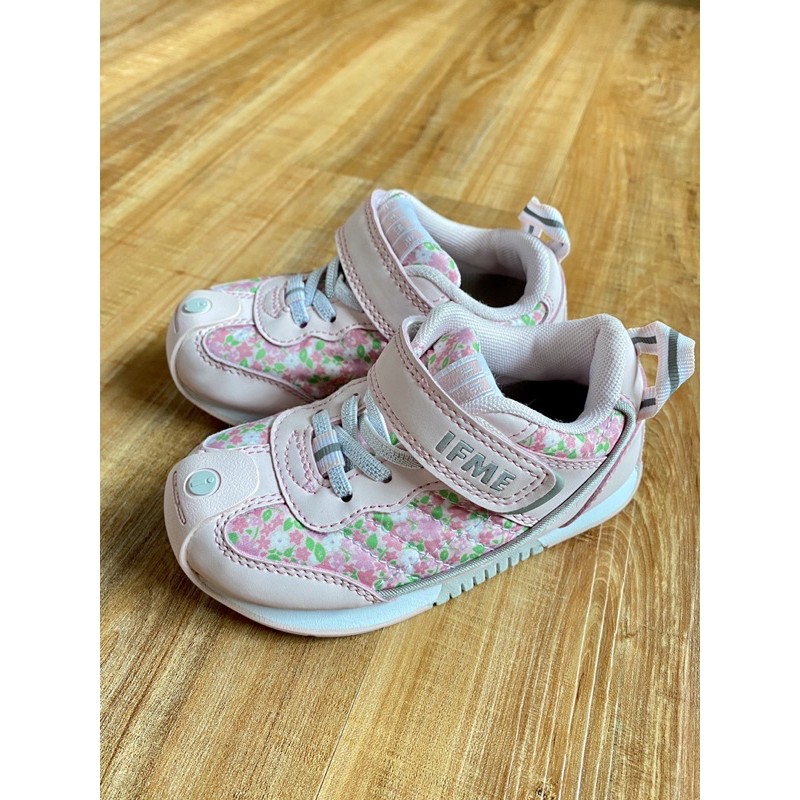 รองเท้าผ้าใบแบรนด์ญี่ปุ่น IFME