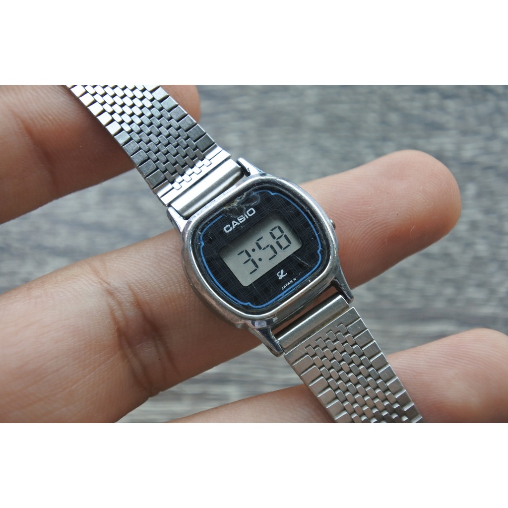 นาฬิกา Vintage มือสองญี่ปุ่น Casio  ระบบ Digital ปี 1990 สายสแตนเลส สภาพดี ใช้งานได้ปกติ หน้าปัด 21mm
