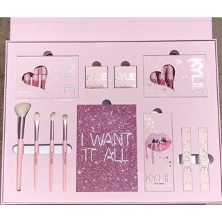 Kylie janner set เครื่องสำอางขนาดใหญ่ เซ็ทเดียวจบครบทั้งใบหน้า